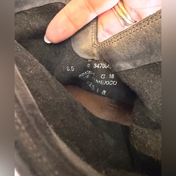 Frye Black Leather Boots
Women’s Size: 8.5 - Picture 9 of 9